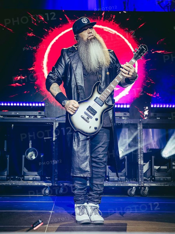 Guitarist Bary Stock from Three Days Grace live on tour 25 at Berlin's Tempodrom on 19.11.2025