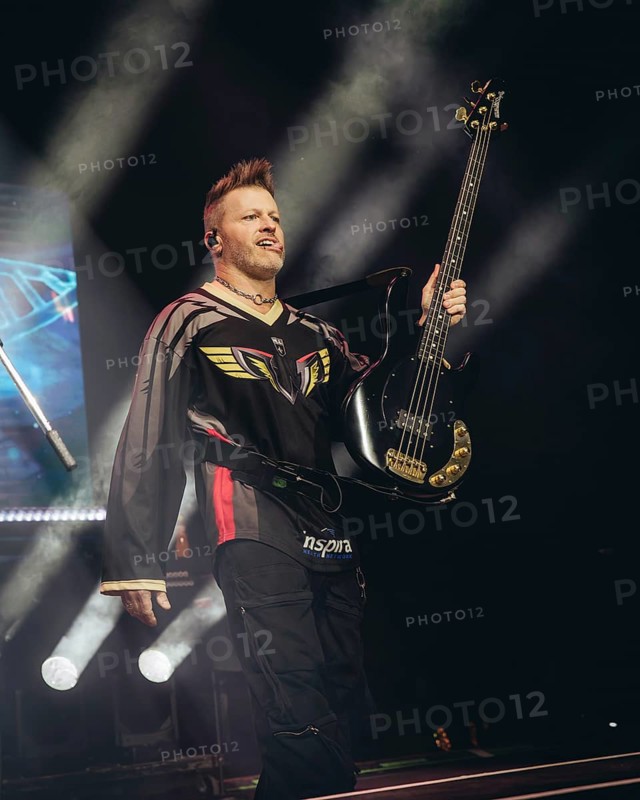 Bass player Brad Walst from Three Days Grace live on tour 25 at Berlin's Tempodrom on 19.11.2025