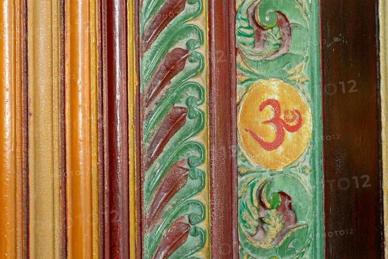 Painted wood carving, Om sign, Kalari Kovilakom, Ayurveda Palace of the Cgh-Earth Hotel Group, Kollengode, Vengunad, Kerala, India