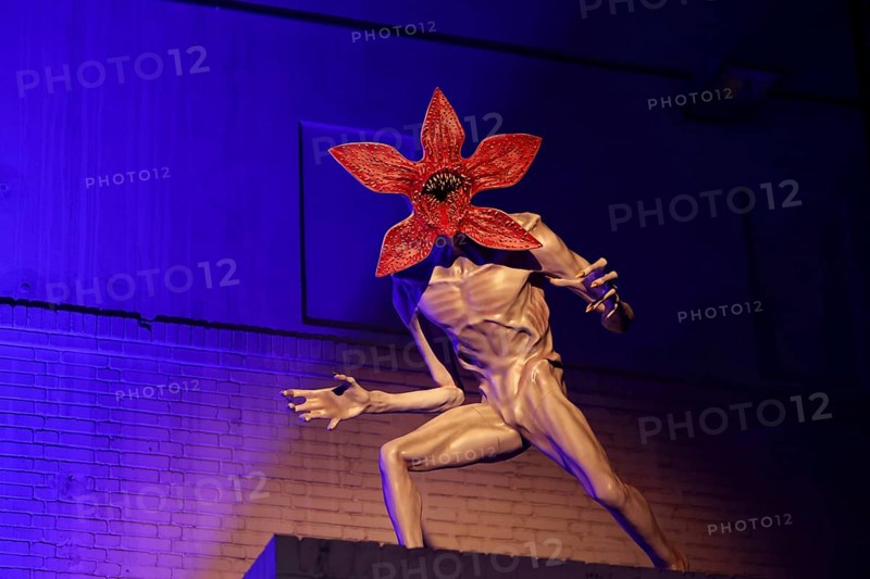 Feature: Demogorgon figure - Stranger Things season 5 fan event, Tempelhof Airport, Hangar 7, Berlin, 18.11.25