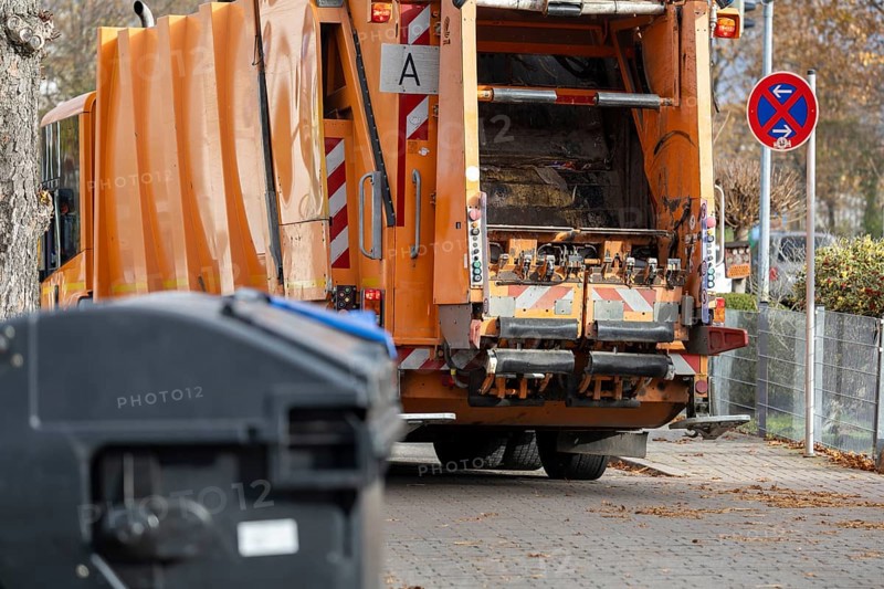 Municipal garbage collection during waste disposal