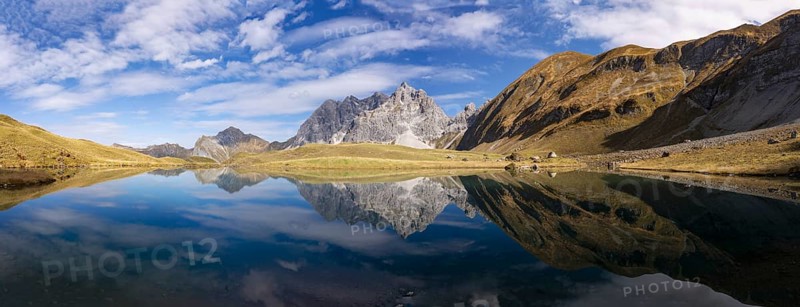 Mountain panorama in autumn, Eissee, Oytal, behind Großer Wilder, 2379m, Hochvogel and Rosszahn Group, Allgäu Alps, Allgäu, Bavaria, Germany