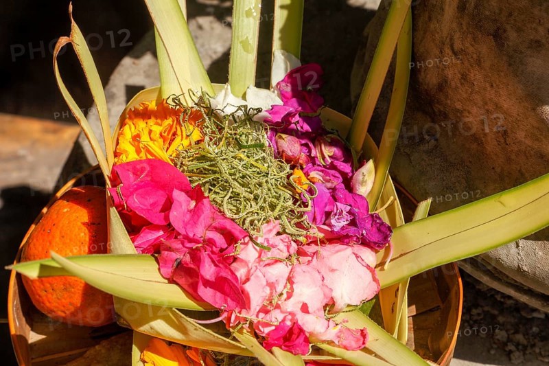 Canang Sari is a Balinese offering that expresses Wasa (God) or the creators of life to Sang Hyang Widhi. The offerings are used to balance and maintain peace on earth, between good and evil, between gods and demons, between heaven and hell, Kuta beach, Bali, Indonesia