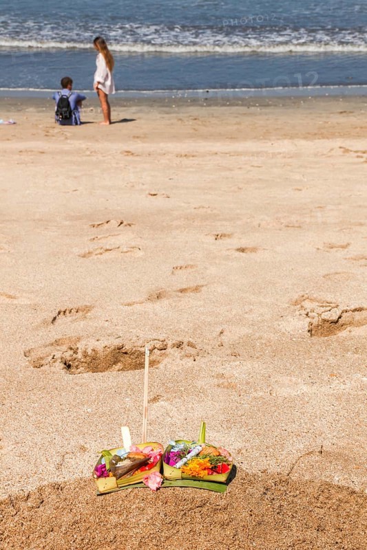 Canang Sari is a Balinese offering that expresses Wasa (God) or the creators of life to Sang Hyang Widhi. The offerings are used to balance and maintain peace on earth, between good and evil, between gods and demons, between heaven and hell, Kuta beach, Bali, Indonesia