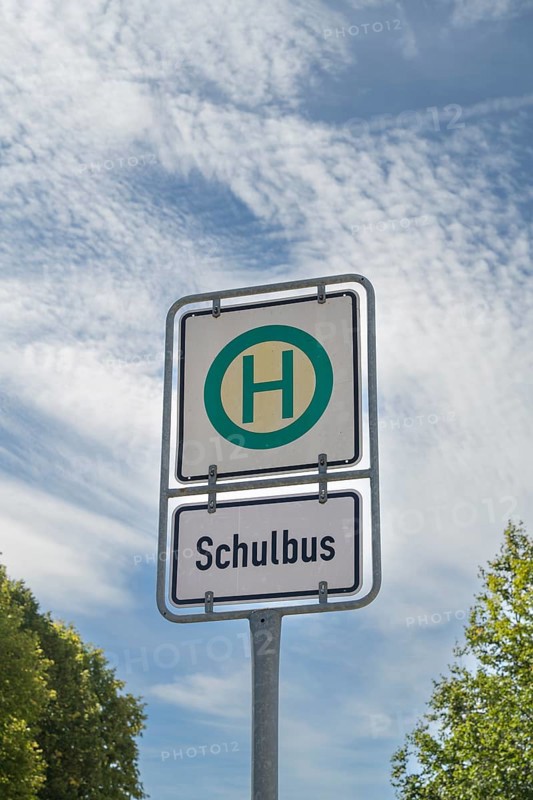 Sign Haltestelle Schulbus, Bushaltestelle, Lenggries, Tölzer Land, Upper Bavaria, Bavaria, Germany