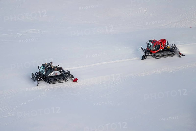 Two snow groomers level ski slopes, Hochbrixen in winter, Skiwelt Wilder Kaiser Brixental, Tyrol, Austria