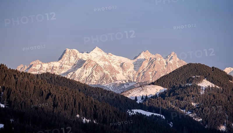 Summits of the Loferer Steinberge in the evening light in winter, Hochbrixen, Brixen im Thale, Tyrol, Austria