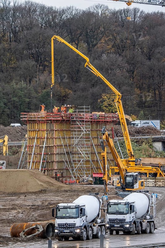 Concreting of a new bridge pillar at the Duisburg-Kaiserberg motorway junction, complete conversion and construction of the A3 and A40 intersections, all bridges, ramps, roadways are renewed and in part extended, construction period of 8 years, railway bridges running there will also be renewed, North Rhine-Westphalia, Germany