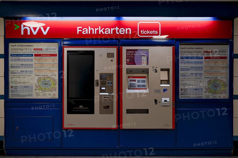 Ticket vending machine, tickets, ticket machine, train station, public transport, HVV, Hamburger Verkehrsverbund, local transport, Free and Hanseatic City of Hamburg, Germany