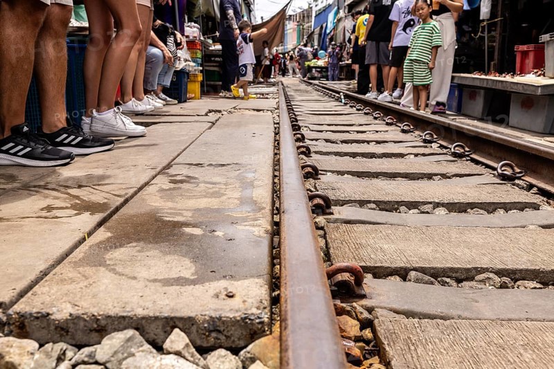 Tracks, train, market, dangerous, waiting, people, traffic, trade, tourist, travel, attraction, people, travel, Bangkok, Maeklong Railway Market, Samut Songkhram, Thailand