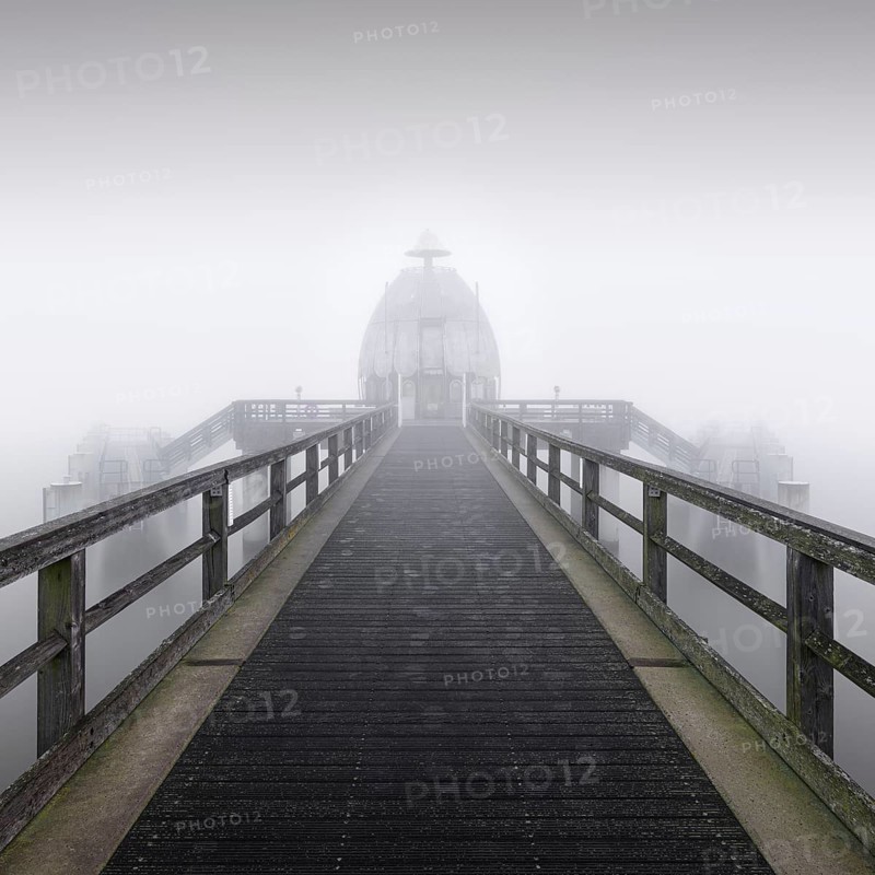 Pier, Sellin, diving bell in fog at dawn, seaside resort Sellin, Rügen island, Mecklenburg-Western Pomerania, Germany