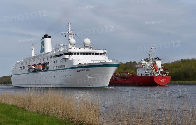 MS Deutschland sails in the Kiel Canal, NOK, Kiel Canal, Kiel Canal, Schleswig-Holstein, Germany