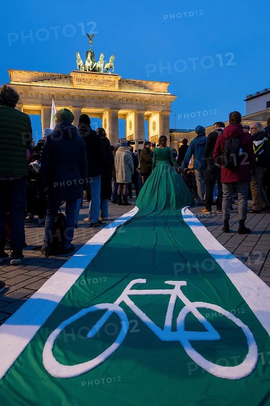 Athena Macke (costume designer) wears a dress with a long train in the shape of a bike path (bike path dress) at the international climate demo under the motto Fight for 1.5 at the Brandenburg Gate in Berlin on 14.11.2025. The demonstration takes place on the occasion of the COP30 World Climate Conference in Belém, Brazil, and to mark 10 years of the Paris Climate Agreement