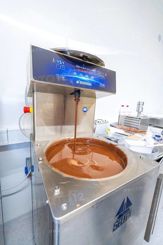 Liquid chocolate flows out of a chocolate machine in a kitchen, Weihnachtsbacken, Haselstaller Hof, Wildberg, Germany