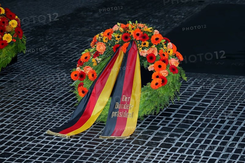 Wreaths in the New Guard - Memorial Day Wreath laying for victims of war and tyranny, Neue Wache, Berlin, 16.11.25