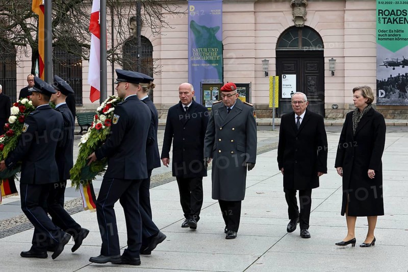 Wreath Governing Mayor of Berlin Kai Wegner, Carsten Breuer, Inspector General of the Bundeswehr, Wolfgang Schneiderhan, President, Volksbund Deutsche Krieggräberfürsorge, Cornelia Seibeld, President of the House of Representatives of Berlin - Memorial Day Wreath laying for victims of war and tyranny, Neue Wache, Berlin, 16.11.25