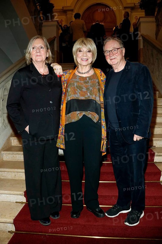 Malene Steger, Judith Winter and Klaus Hofmann at the eighth GÖTZ GEORGE PRIZE ceremony at the Kaiserin-Friedrich-Haus in Berlin on 15.11.2025