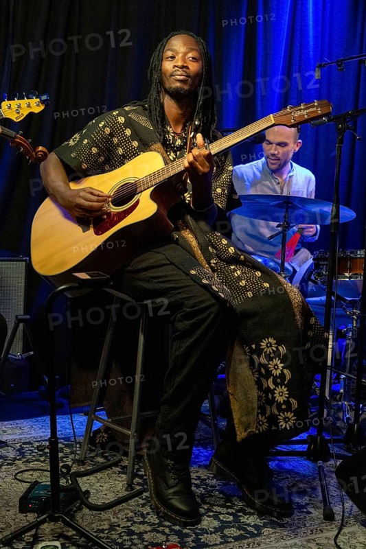 KABUMBAYI JOH, singer, producer and multi-instrumentalist, Congo, KABUMBAYI JOH & band, African Acoustic Pop Music, live on 15.11.2025 at Greve Studio, Berlin, Germany < english> KABUMBAYI JOH, singer, producer and multi-instrumentalist, Congo, KABUMBAYI JOH & Band, African Acoustic Pop Music, live on November 15, 2025 at Greve Studio, Berlin, Germany