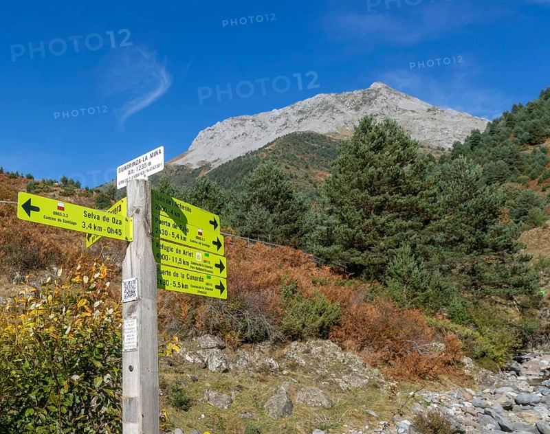 Hiking trails footpath sign Guarrinza - La Mina, Parque Natural Valles Occidentales, Hecho, Pyrenees Mountains, Aragon, Spain