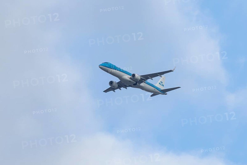 Embraer ERJ-190 jet passenger aircraft of Royal Dutch KLM cityhopper airlines in flight on approach to London city airport, England, United Kingdom