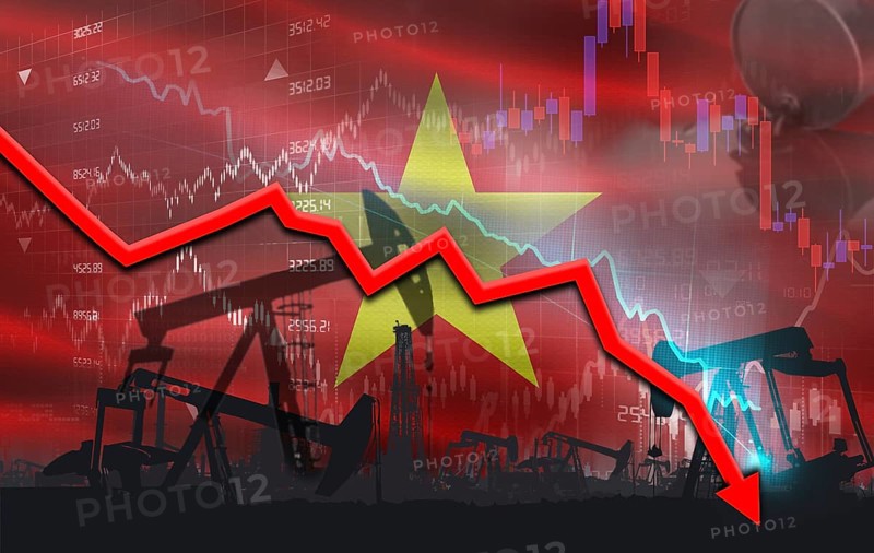 Crude crisis with Vietnamese flag on financial graph. Fall oil price with flag of Vietnam on economic chart