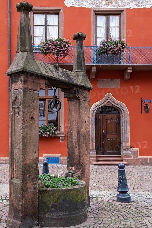 Former law firm, now Alsatian Museum, Haguenau, historical well in front of the Alsatian Museum, Hagenau, Alsace, France