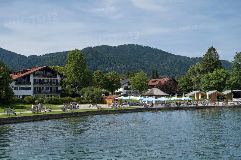 View of town, lakeside promenade with tourists, harbour, Tegernsee, Bad Wiessee, Upper Bavaria, Bavaria, Germany