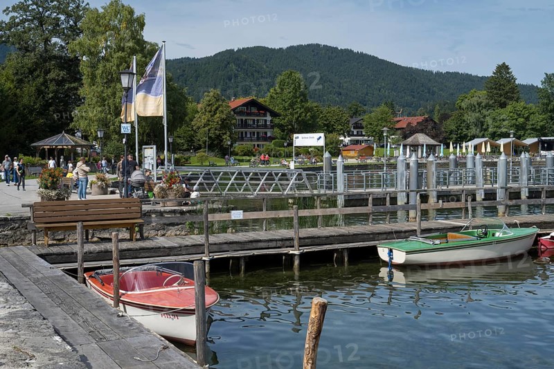 Bootsverleih an der Seepromenade, Bootsanlegesteg, Bad Wiessee, Tegernsee, Upper Bavaria, Bavaria, Germany