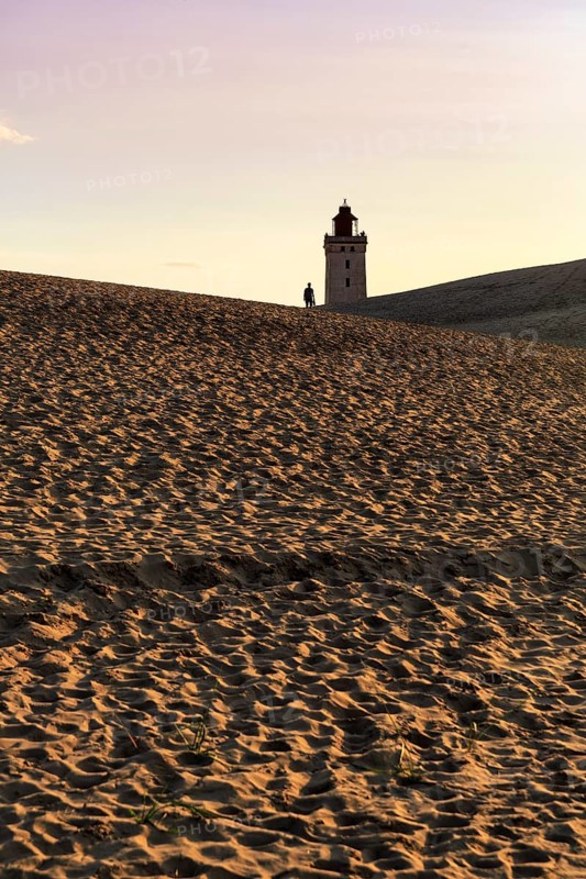 Rubjerg Knude lighthouse, walkers on hiking dune, evening mood in summer, Løkken, Lokken, Nordjylland, North Jutland, Denmark