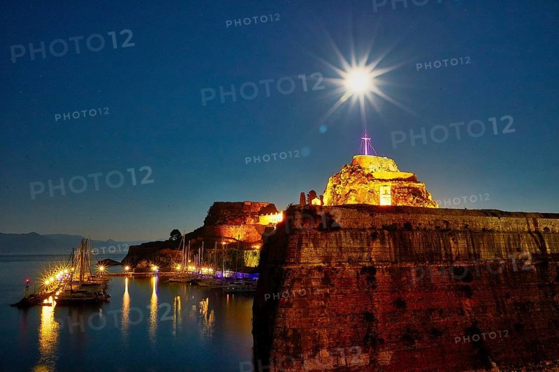 Old fortress, illuminated fortress at night with cross and starry sky over quiet harbor, UNESCO World Heritage Site, Old Town of Corfu, Corfu, Corfu, Ionian Islands, Greece
