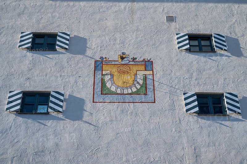 Franzmühle, Fassade mit Sonnenuhr, Bad Tölz, Upper Bavaria, Bavaria, Germany