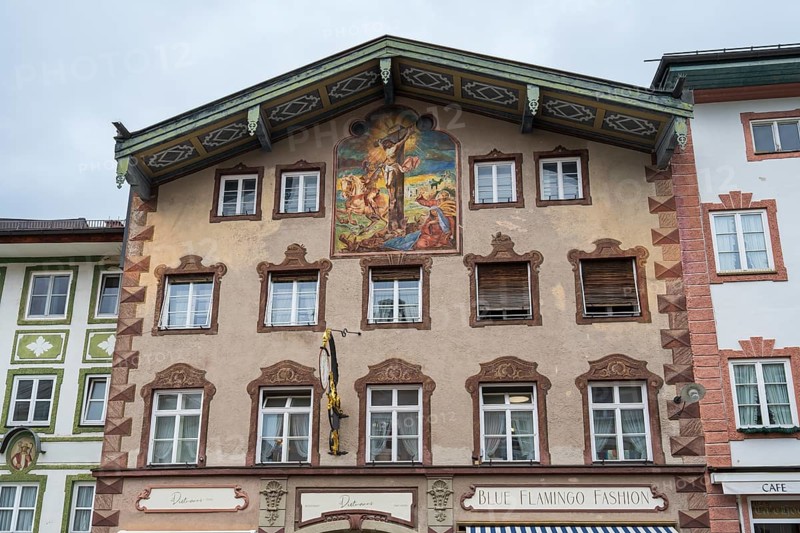 Gable house with air painting in Marktstraße, pedestrian zone, old town, Bad Tölz, Upper Bavaria, Bavaria, Germany