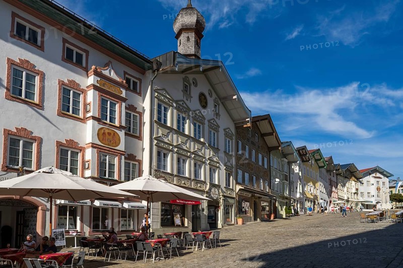 Altes Rathaus, gabelhäuser mit Lüftlmalerei, Marktstraße, pedestrian zone, Altstadt, Bad Tölz, Upper Bavaria, Germany