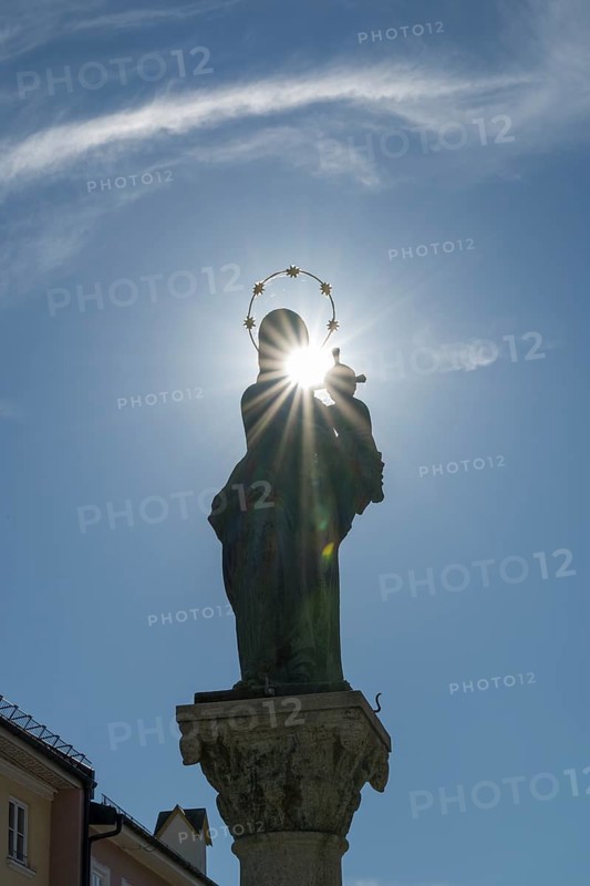 Marienstatue am Marienbrunnen, Sonnenstern, Bad Tölz, Upper Bavaria, Bavaria, Germany