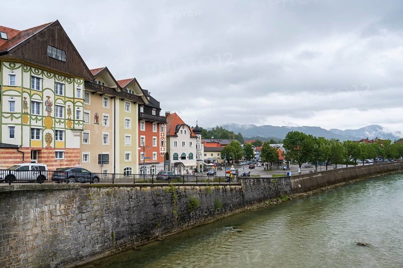 Gable houses on the banks of the Isar, Bad Tölz. Bad Tölz, Upper Bavaria, Bavaria, Germany