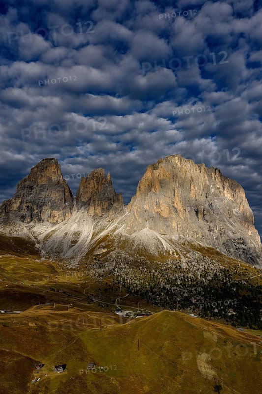 Mountain landscape, steep mountains, morning light, cloud atmosphere, autumn, Sella Pass, view of Lang- and Plattkofel, Dolomites, Italian cult