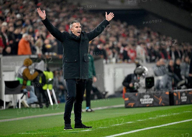 Coach coach Robin Van Persie Feyenoord Rotterdam on the sidelines Gesture Europa League, MHPArena, MHP Arena Stuttgart, Baden-Württemberg, Germany