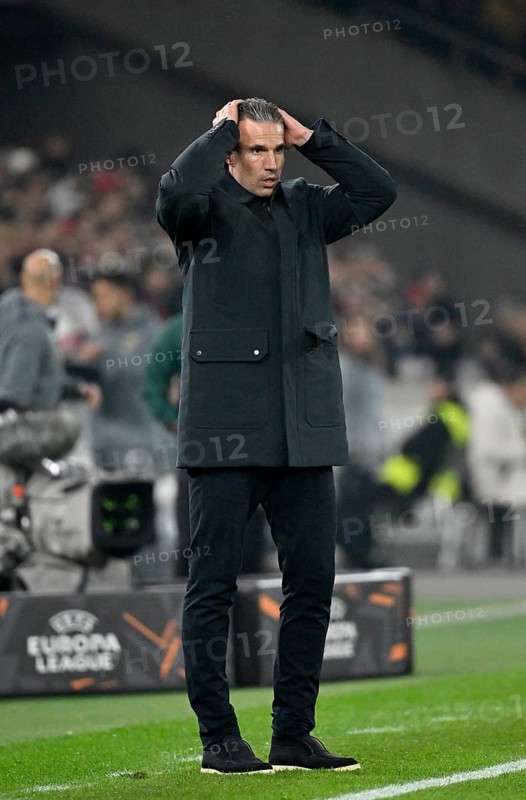 Coach coach Robin Van Persie Feyenoord Rotterdam on the sidelines gesture horrified Europa League, MHPArena, MHP Arena Stuttgart, Baden-Württemberg, Germany