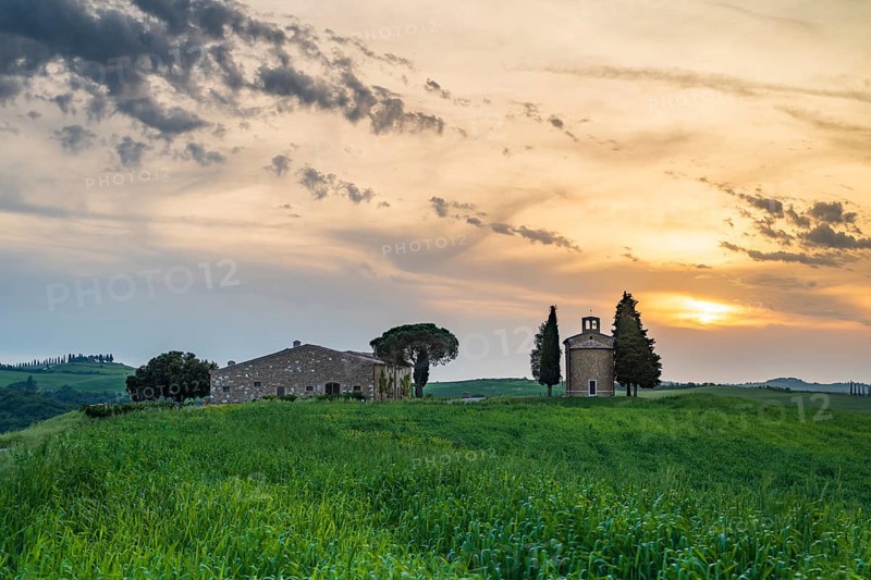 Cappella della Madonna di Vitaleta, chapel at sunset, Val d'Orcia, Pienza, Tuscany, Italy