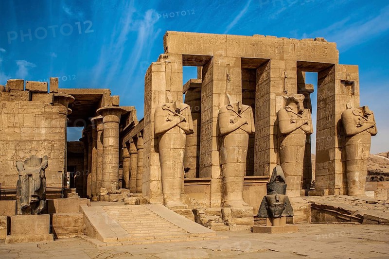 2nd courtyard with Osiris statues, head of a statue of Ramesses II in front of it, Ramesses II mortuary temple, Luxor, West Thebes, Egypt, Thebes, West