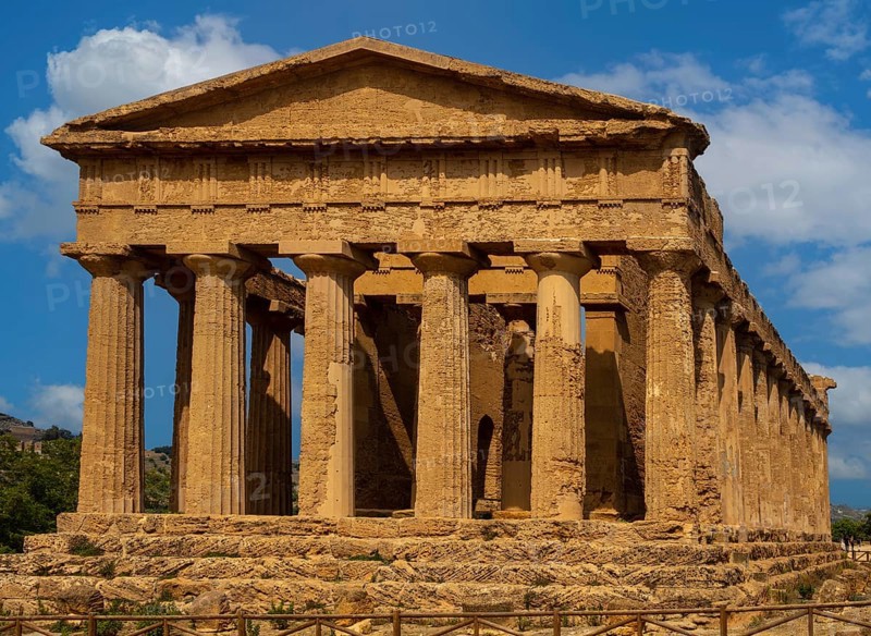 Temple of Concordia, 425 BC, one of the best preserved temples, Valley of the Temples, Agrigento, Sicily, Italy
