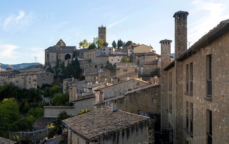 View over rooftops medieval hilltop village, Sos del Rey Católico, Cinco Villas district, Zaragoza province, Aragon, Spain