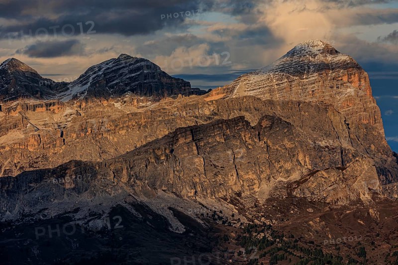 Steep mountains, mountain range, evening light, cloudy, autumn, Pordoi Pass, view of Tofana Group, Dolomites, Italy