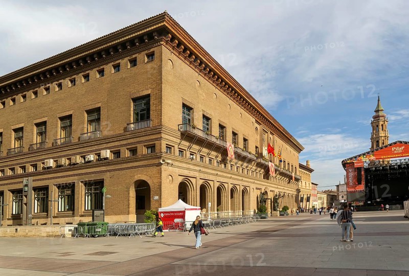 Historic Ayuntamiento city hall building, Plaza del Pilar, city centre of Zaragoza, Aragon, Spain
