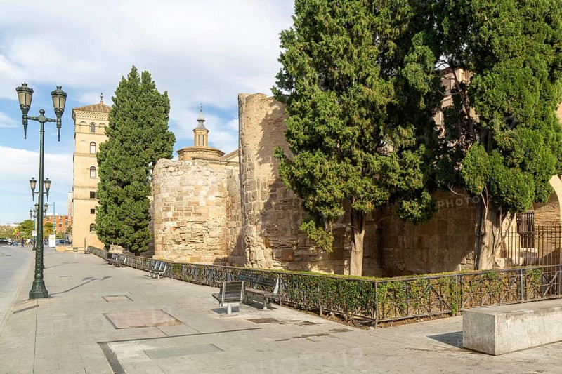 Roman walls, Murallas Romanas, Zaragoza, Aragon, Spain, Europe with tower Torreon de la Zuda