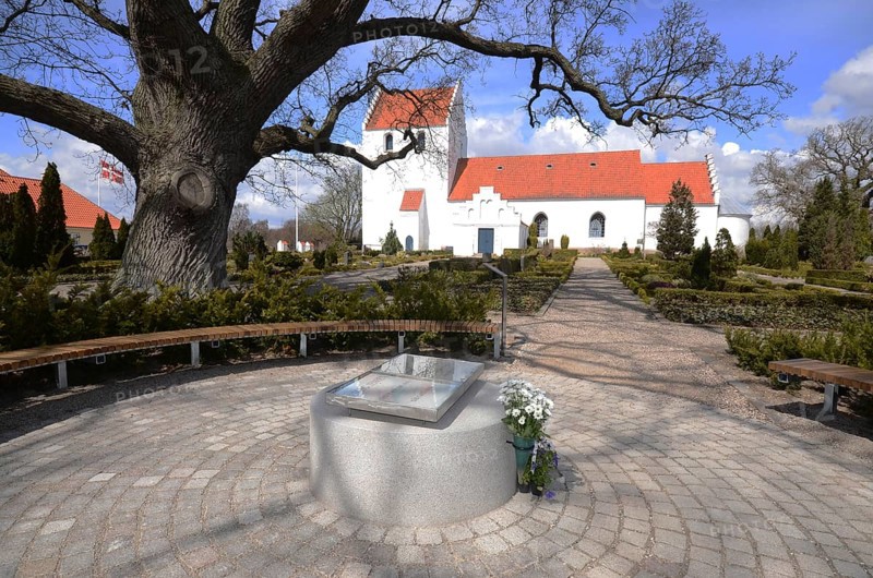The grave of the love couple Danish circus artist Elvira Madigan or Hedvig Jensen and Swedish officer Lieutenant Sixten Sparre at Landets Cemetery, Tåsinge Island, Funen, Denmark, Scandinavia