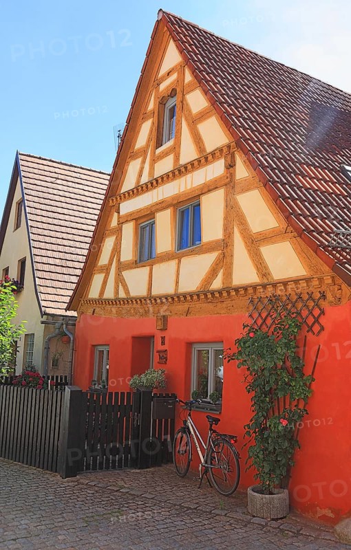 Half-timbered house, historic façade in the old town, small residential building, town of Heideck in the district of Roth, Middle Franconia, Bavaria, Germany