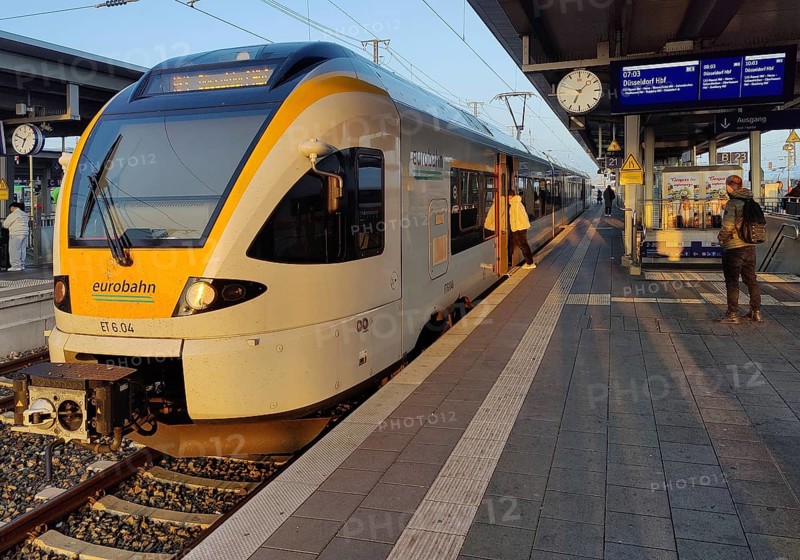 Central station with Eurobahn commuter train early in the morning, Dortmund, Ruhr area, North Rhine-Westphalia, Germany