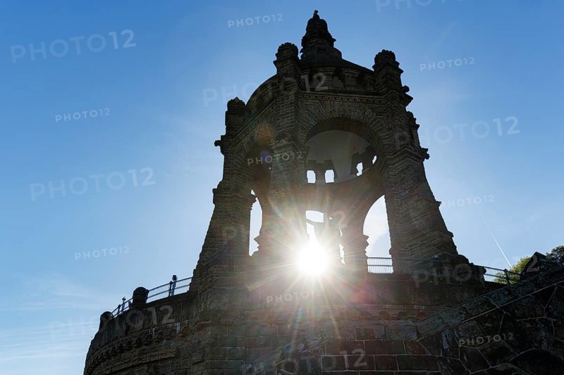 Kaiser Wilhelm Memorial, national monument with dome, landmark, sunny autumn weather, back light, sun rays, Porta Westfalica, Ostwestfalen-Lippe, East Westphalia, North Rhine-Westphalia, Germany