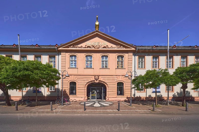 Mainz State Museum, Museum of Cultural History, Art Museum, Golden Ross Barracks, Historic Building, Marstall, gable roof covered with slate, entrance area, windows, dormers, Baroque and Classicism architectural style, barrier bollards, trees, blue sky, cloudless, street Große Bleiche, Mainz, state capital, district-free city, Rhineland-Palatinate, Germany